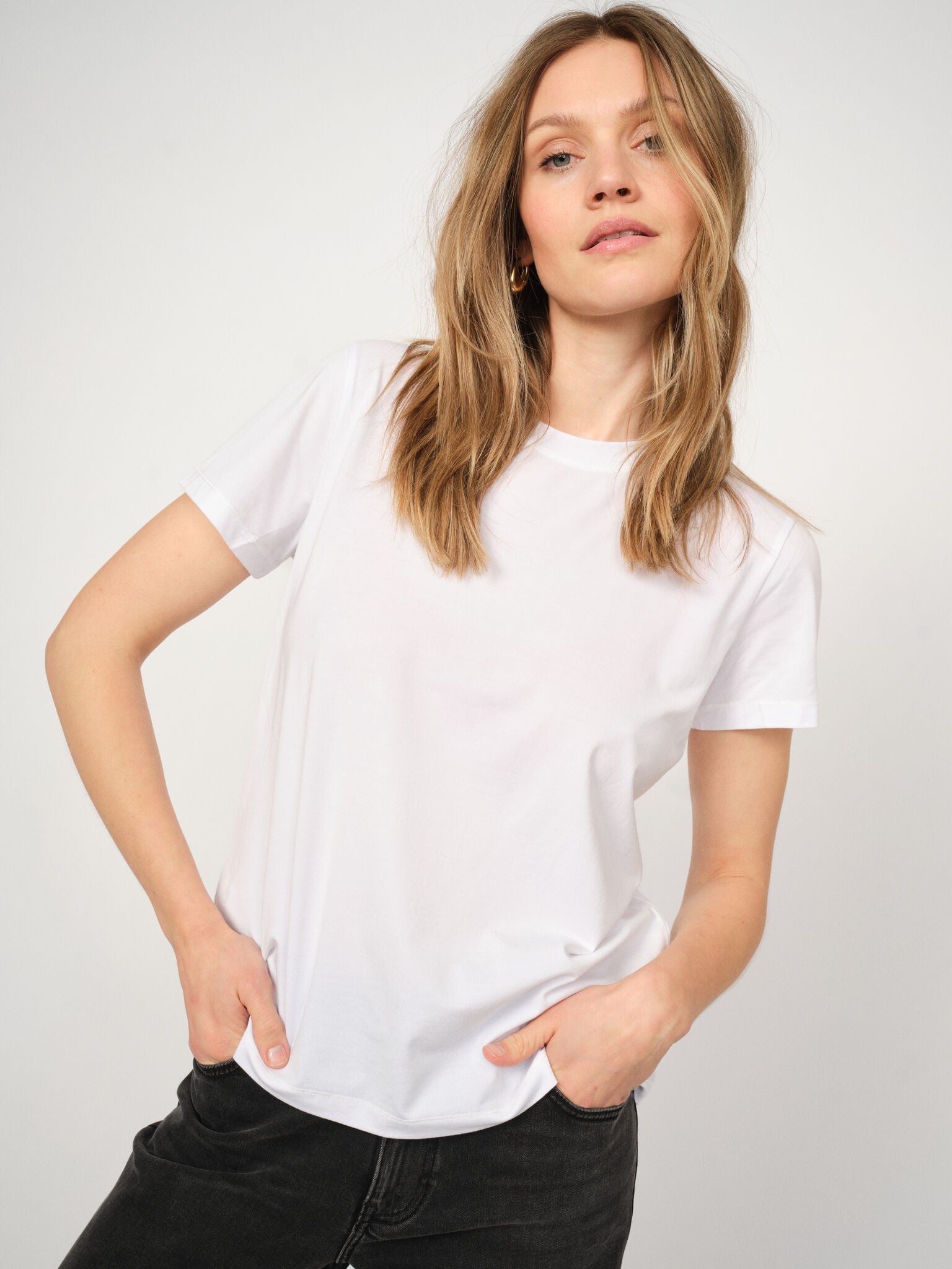 Modelshot / White / Detail